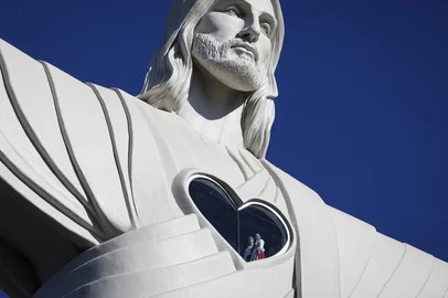 Monumentos de Cristo impulsionam turismo e economia no Brasil cristão
