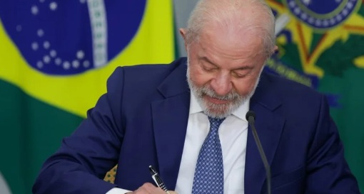 CENSURA VIOLA A CF - Lula decreta novas regras para atuação de big techs no Brasil

