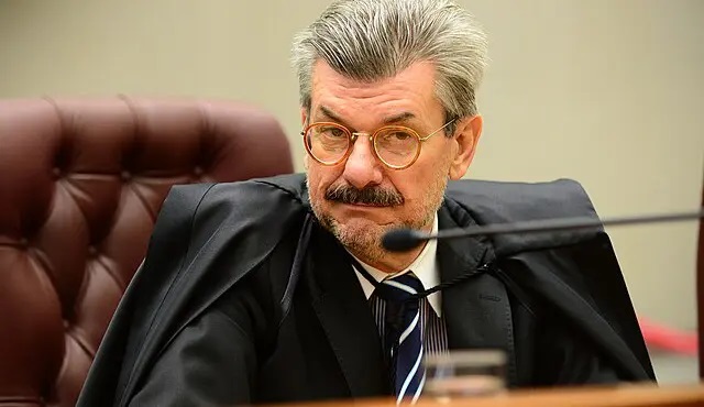 SALÁRIO CORTADO - STJ reduz supersalários do ministro Marco Buzzi e reacende debate sobre enriquecimento no serviço público