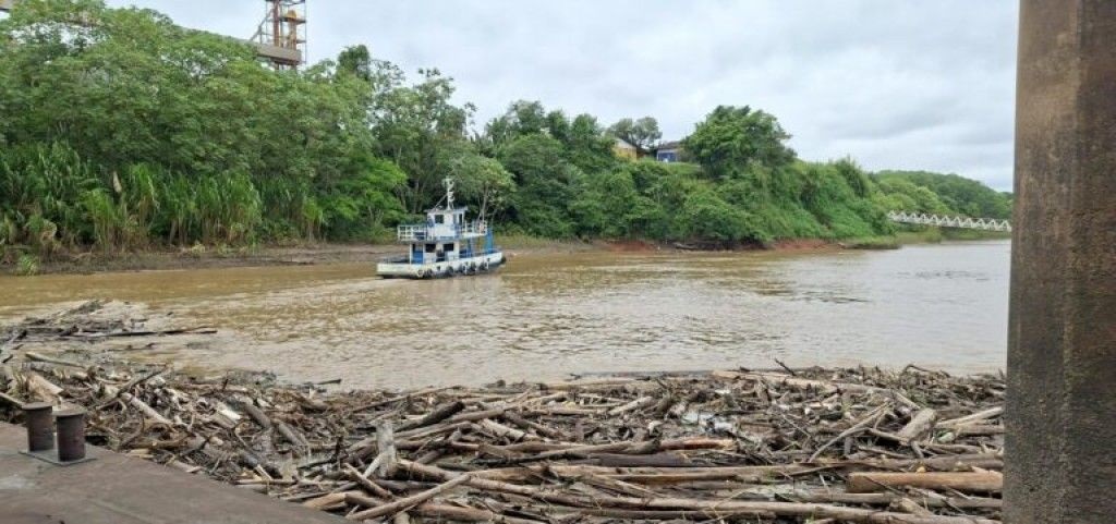 SEGURANÇA PARA ATRACAR - Manutenção garante a navegação e o embarque e desembarque no Porto de Porto Velho
