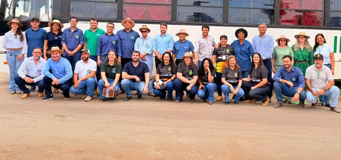 Deputada Sílvia Cristina entrega ônibus para a Faperon/Senar, na Rondônia Rural Show