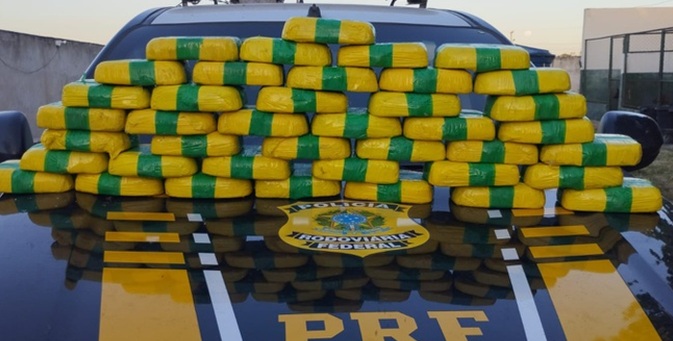 PRF apreende 42 quilos de pasta base de cocaína escondidos em painel de carro na Transamazônica