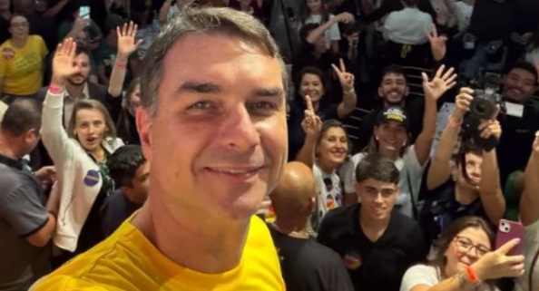 FESTA CONSERVADORA - Flávio Bolsonaro receberá título em Belo Horizonte nesta terça

