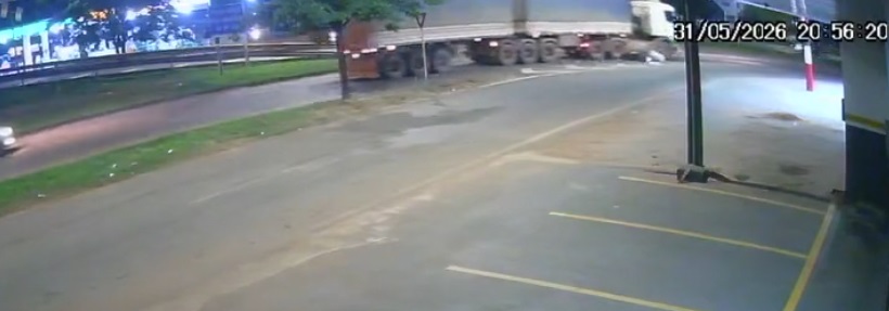 EM PORTO VELHO - Motociclista idoso é esmagado por carreta em Porto Velho