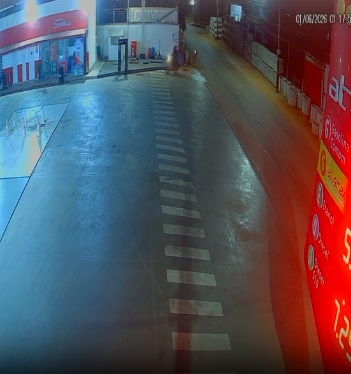 VIOLÊNCIA - Quadrilha invade posto de combustíveis, agride vítimas e arromba cofre durante roubo em Porto Velho