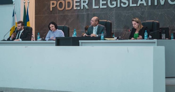 URGENTE E NECESSÁRIA - Vereadores brigam mas aprovam pente-fino da Câmara em convênio milionário de faculdade com a prefeitura
