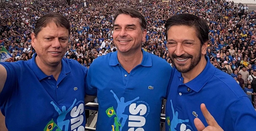 Flávio participa de marcha em São Paulo ao lado de Tarcísio, André Mendonça e promete:"expulsar o mal do governo"