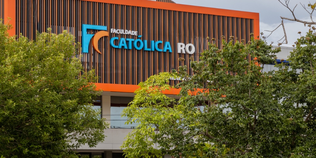Cobrança de auditório da própria faculdade para formandos gera revolta e debate sobre possível duplo pagamento