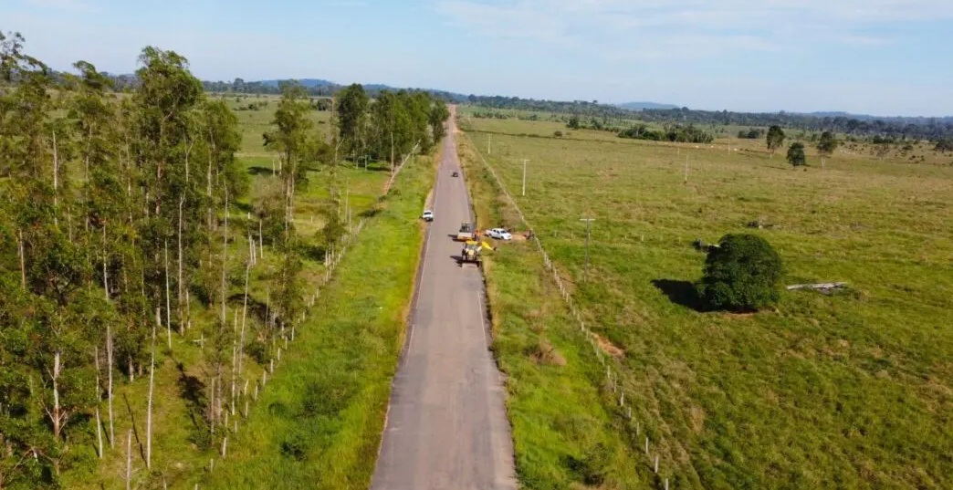 RECUPERAÇÃO DE ESTRADAS - Governo intensifica manutenção das rodovias RO-457 e RO-257 no Vale do Jamari
