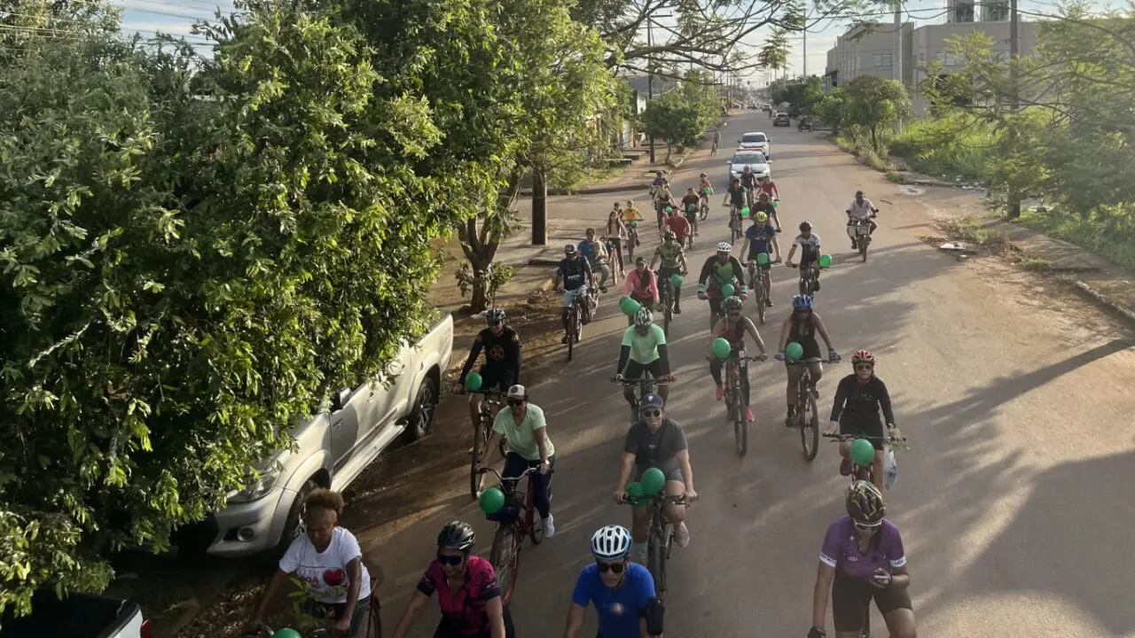 Conscientização ambiental e segurança no trânsito marcam evento com ciclistas na capital