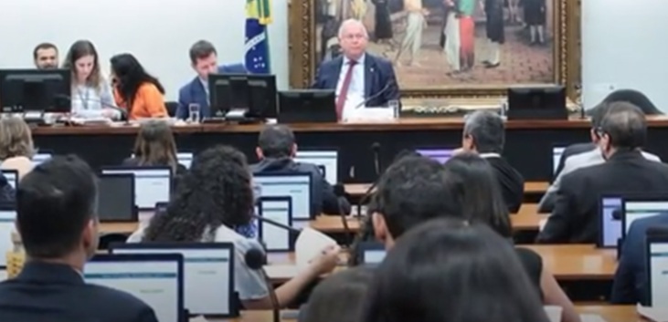 Câmara analisa redução da maioridade penal, mas decisão antes da eleição é incerta, dizem analistas