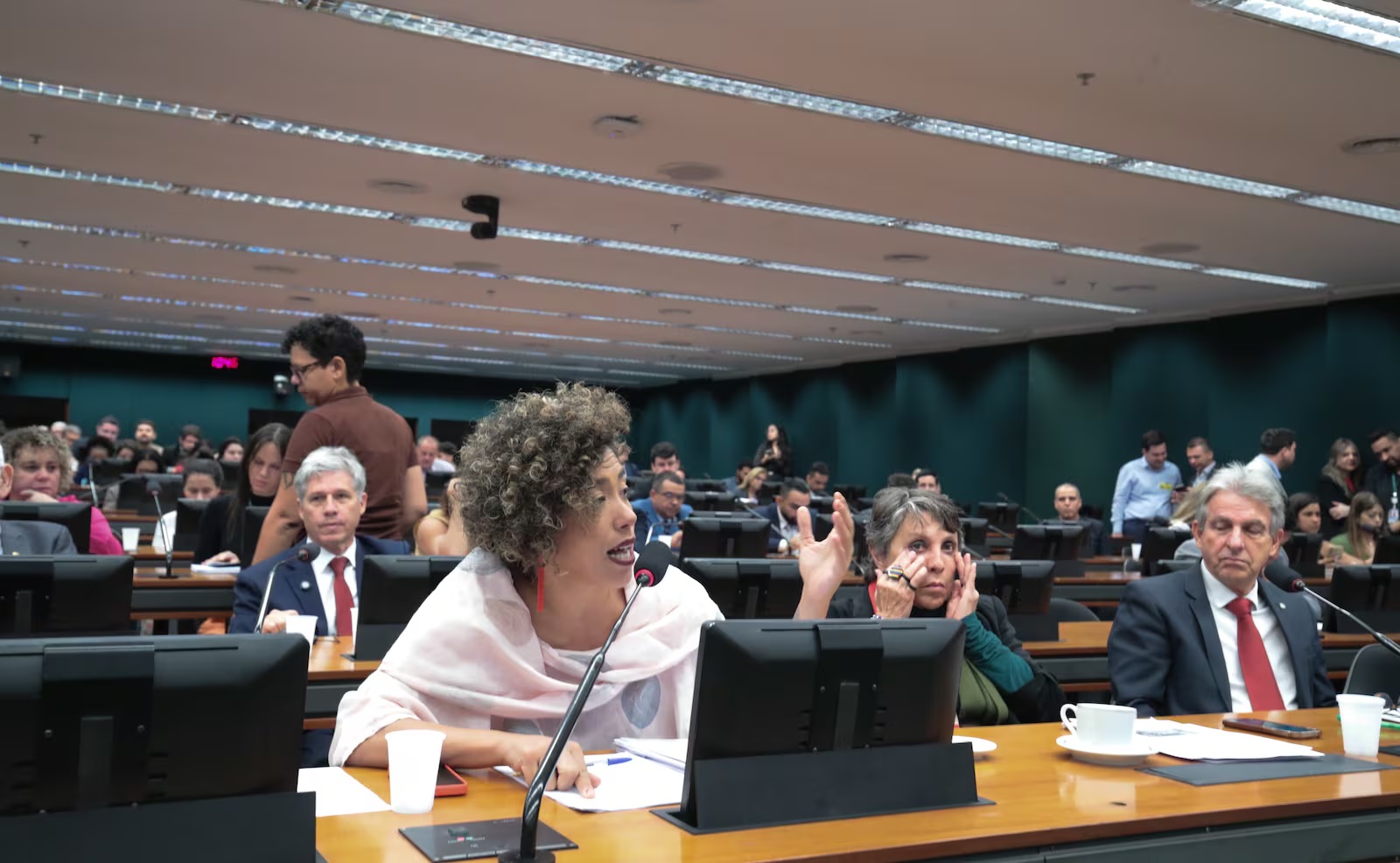 Redução da maioridade penal para 16 anos: veja como votou cada deputado na CCJ da Câmara
