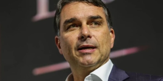 Flávio aciona STF para PF apurar reunião de Lula após prisão de Maduro