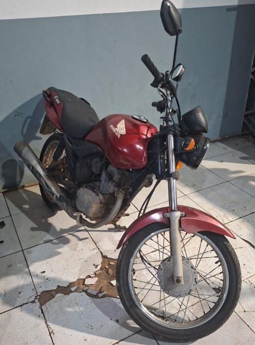 CRIME AVANÇA - Polícia Civil recupera moto e prende mulher que guardava veículo
