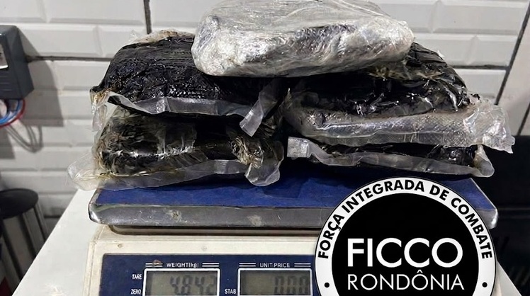 DENÚNCIA ANÔNIMA - FICCO prende dois suspeitos e apreende quase cinco quilos de drogas em Porto Velho
