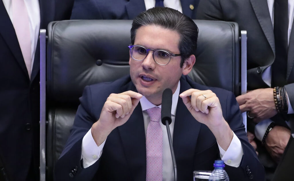 LADRÃO DA CAVERNA DE ALI-BABÁ - Motta pediu R$ 22 milhões do Master para empresa da cunhada

