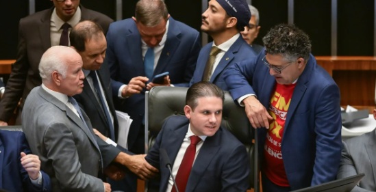 VAMOS DANÇAR CIRANDA - Com Copa e São João, deputados emendam semana longe de Brasília

