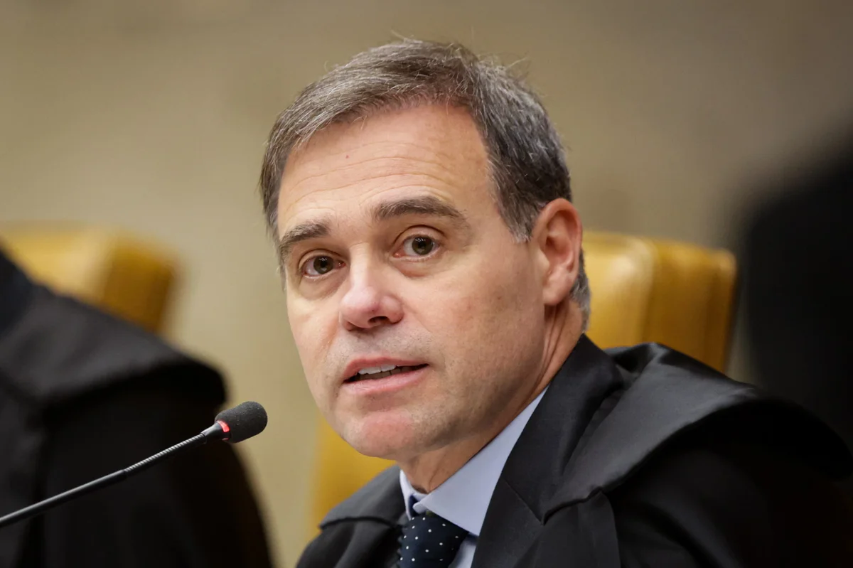 LULA INTERFERE E MANIPULA - Decisão do MJ de retornar membros da PF não atingiu equipe de Mendonça

