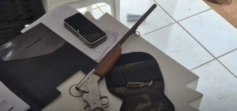 REPRESSÃO AO CRIME - Investigação sobre roubo de caminhões causa prisão de suspeito, apreensão de arma e resgate de animal em Vilhena

