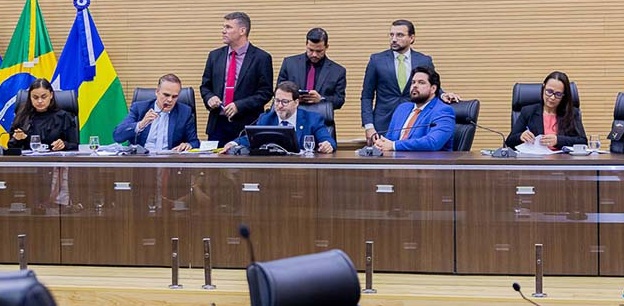 PODER ALÉM DO CARGO - Carteira com chip aprovada na ALE  para deputados acende alerta sobre privilégios e abuso de poder 
