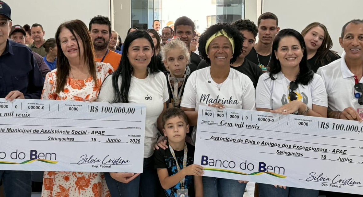 SERINGUEIRAS - Deputada Sílvia Cristina participa de entrega de van e de recursos para a Apae
