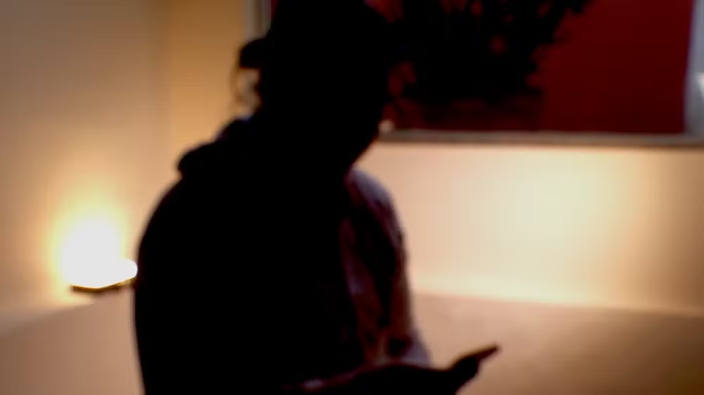 ENGANADA - 'Estelionato sentimental': Mulher cai em golpe e perde R$ 80 mil para homem que conheceu na internet em RO