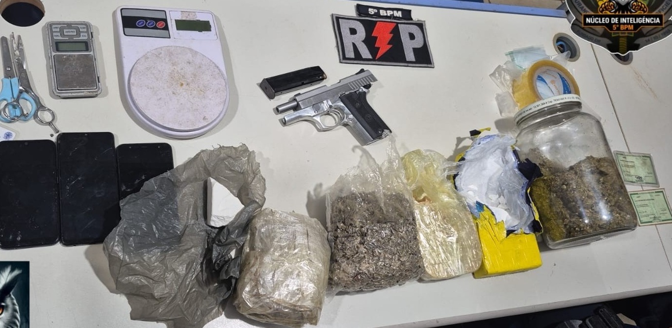 TRÁFICO NA ZONA LESTE - Operação da PM desarticula entreposto do tráfico e apreende drogas, arma e munições em Porto Velho 
