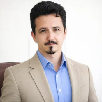 AUGUSTO BRANCO - Se todas as batalhas dos homens se dessem apenas nos campos de futebol, quão belas seriam as guerras