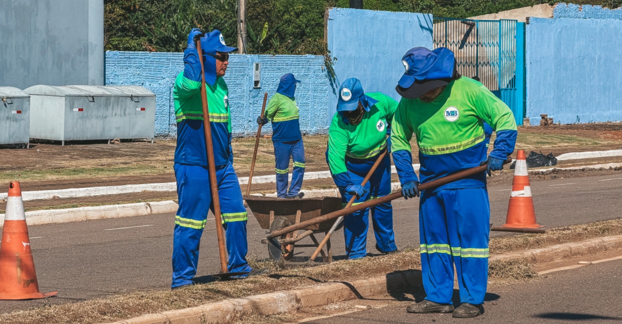 SERVIÇOS URBANOS - Semana fecha com limpeza, roço e recolhimento em pontos de Porto Velho