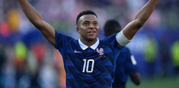 NÃO É BRINQUEDO NÃO - Mbappé marca de pênalti e França elimina Paraguai nas oitavas da Copa

