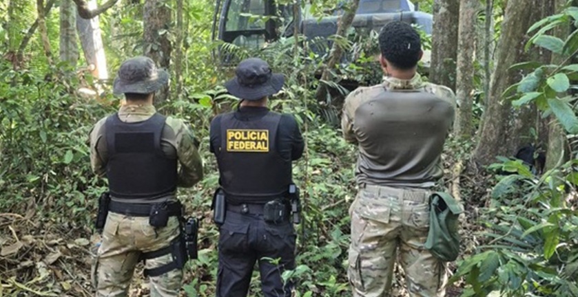 COMBATE AO GARIMPO ILEGAL - PF e Ibama destroem estrutura de garimpo clandestino em terra indígena na fronteira de Rondônia

