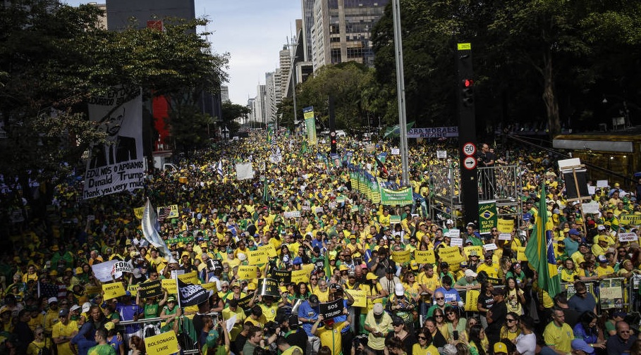 Direita volta a superar a esquerda no Brasil e revela mudança no perfil ideológico do eleitorado