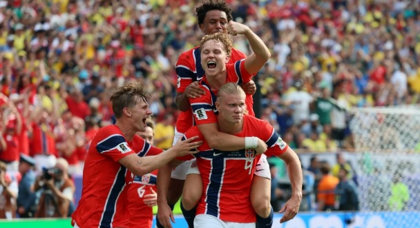 CYBORG VIKING HUMILHA - Haaland marca dois e Noruega elimina o Brasil nas oitavas da Copa

