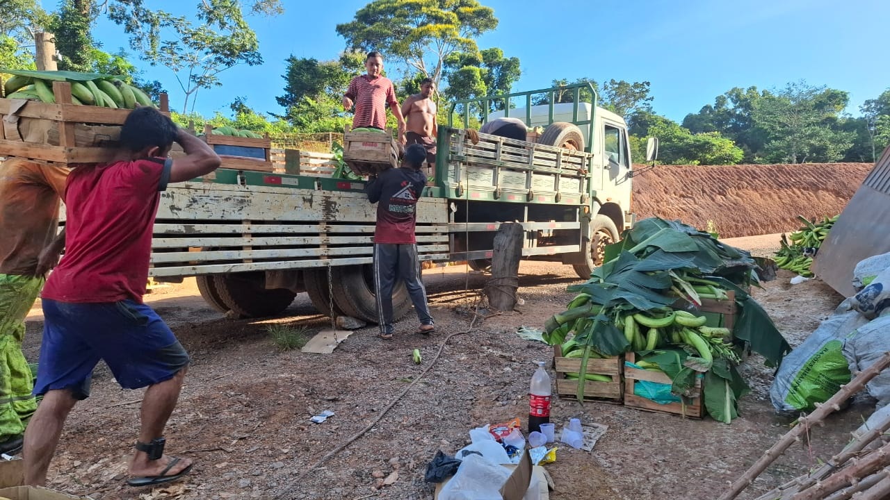 DA ROÇA PRA CIDADE - Transporte gratuito da produção beneficia centenas de agricultores familiares no primeiro semestre de 2026

