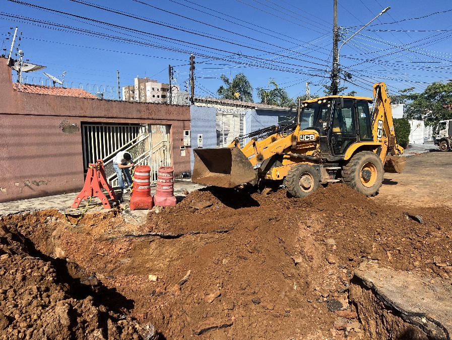 TERMINANDO O SERVIÇO - Alagamento histórico deve ser eliminado com nova drenagem na Rua Ametista  
