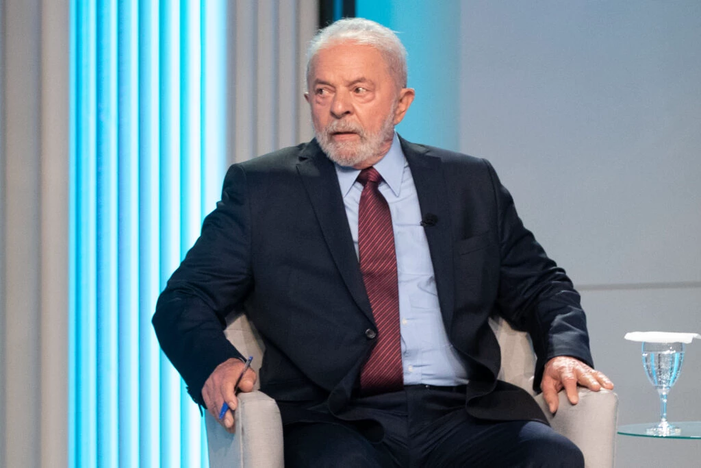 MEDO APAVORA E AMARELA - Lula avalia faltar a todos os debates de primeiro turno
