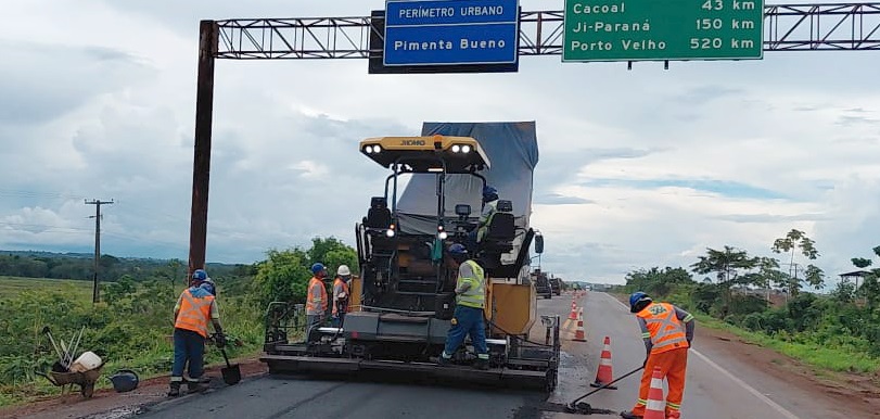 Obras na BR-364 alteram trânsito em Rondônia com sistema Pare e Siga até sábado; redobre a atenção