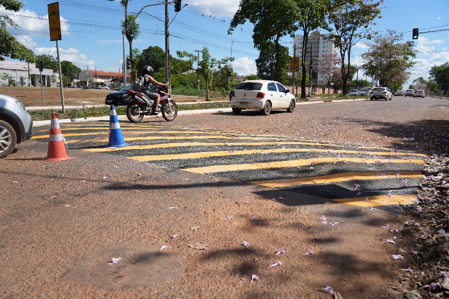 Prefeitura inicia nova sinalização de lombadas para ampliar a segurança no trânsito