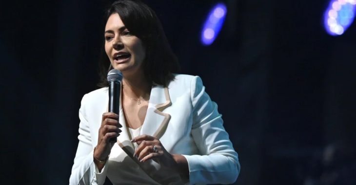 ISSO ENLOUQUECE A ESQUERDA - Reconciliação com Michelle empolga campanha de Flávio Bolsonaro e sugere nova fase
