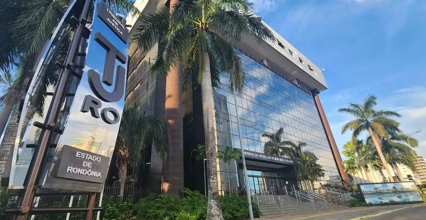 Ex-juiz é denunciado por acesso irregular a processos sigilosos e favorecimento a presos em RO