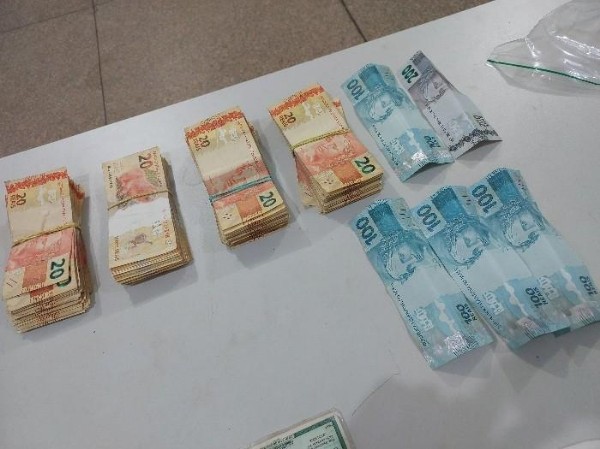 MUITA DROGA - Operação da PM prende duas mulheres e apreende um quilo de haxixe
