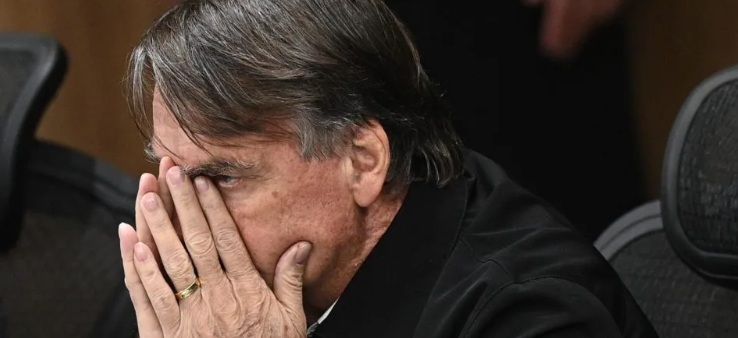 NAÇÃO CONDENA TIRANO - Pesquisa mostra forte discordância popular com proibição de visitas de Flávio a Jair Bolsonaro

