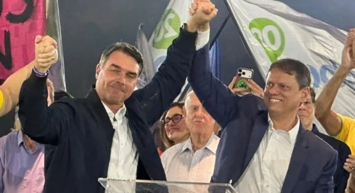 Flávio e Tarcísio acenam às mulheres como estratégia em convenção