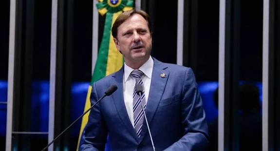 INSISTE E NÃO DESISTE - TSE suspende decisão do TRE-RO e reabre caminho para candidatura de Acir Gurgacz
