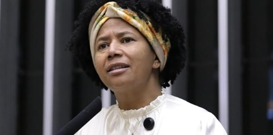 GRAVE OFENSA À HONRA - Homem é terá de pagar R$ 25 mil por ofensas racistas a contra deputada Sílvia Cristina em grupo de WhatsApp
