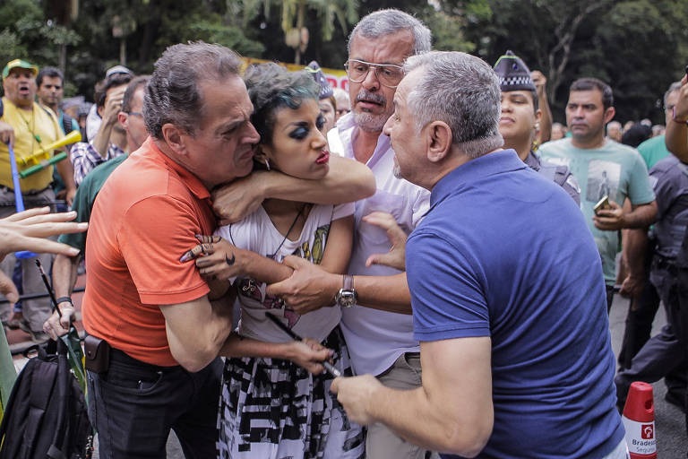 BAR 'RISCA-FACA' - Mulher é agredida duas vezes com soco no olho e mata-leão nesta madrugada em Cerejeiras

