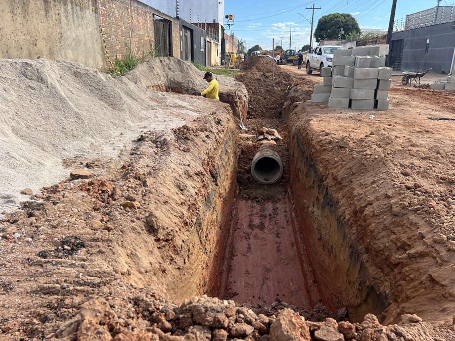 COMPROMISSO - Prefeitura conclui drenagem na Rua Bandeirantes e prepara via para receber pavimentação asfáltica