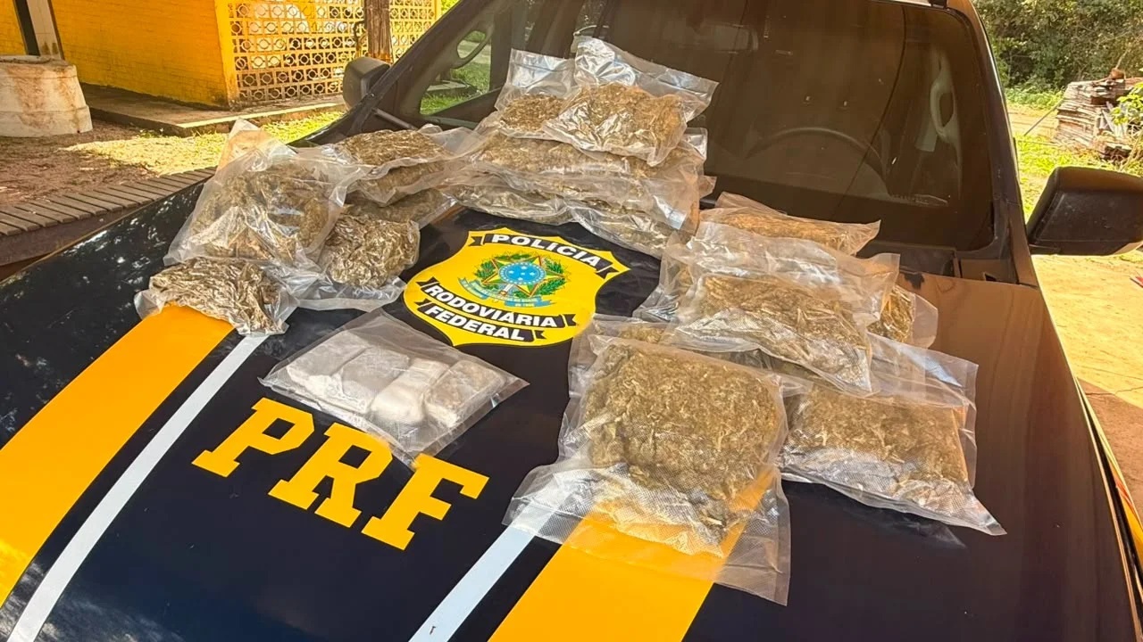 PRF apreende mais de 8 quilos de drogas na BR-364 e prende suspeitos em Porto Velho