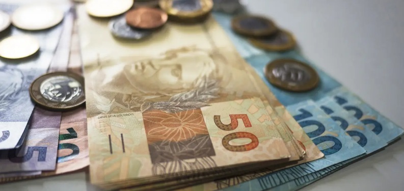 Salário mínimo de 2027 deve ficar abaixo do ideal para viver; entenda