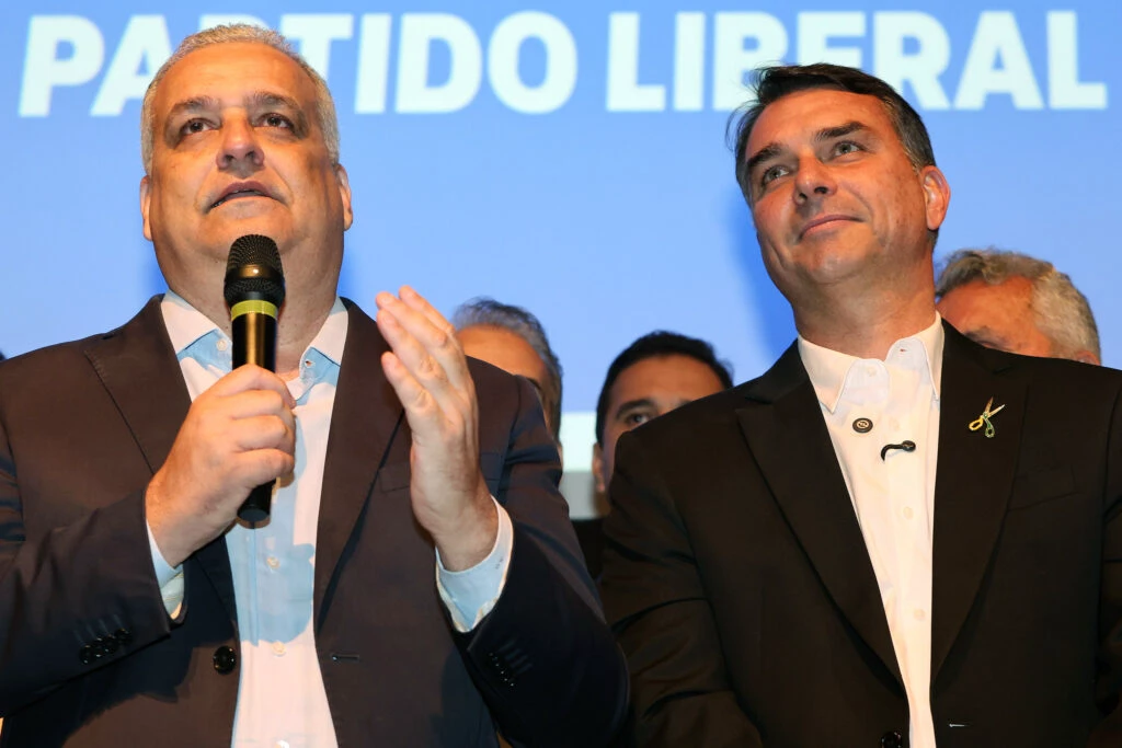 IMPRENSA MILITANTE - Folha de S.Paulo admite erro em matéria sobre vice de Flávio
